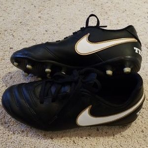 Boys Nike Tiempo Football Cleats